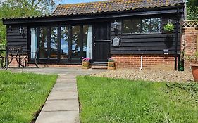 Lily'S Cottage Suffolk Sleeps 2 With Pets